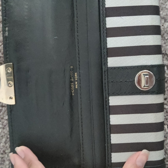 Henri Bendel wallet - Picture 4 of 4